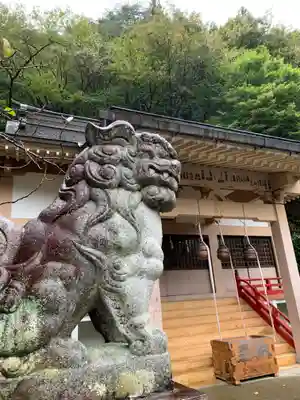 藤原町護国神社の狛犬