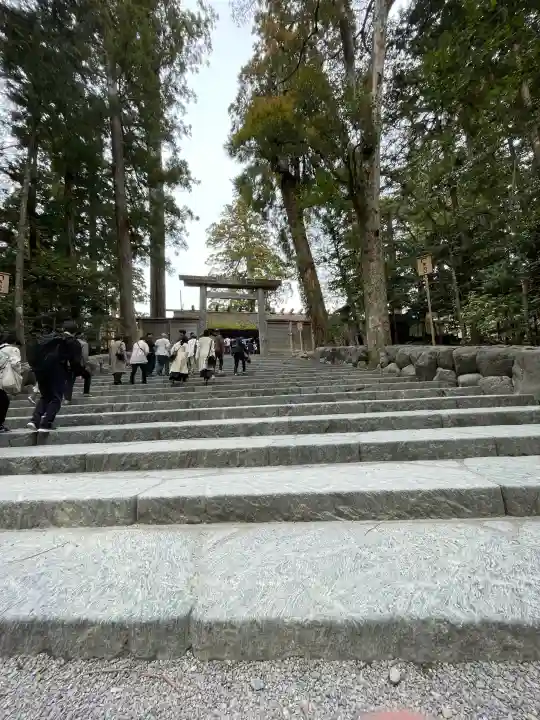 伊勢神宮内宮(皇大神宮)の{uncategorized: "未分類", other: "その他", undefined: "問題あり", building: "その他建物", grave: "お墓", sacred_gate: "鳥居", guardian: "狛犬", statue: "像", buddha: "仏像", history: "歴史", nature: "自然", garden: "庭園", animal: "動物", pagoda: "塔", temizu: "手水舎", mountain_gate: "山門・神門", sanctuary: "本殿・本堂", subordinate: "末社・摂社", art: "芸術", scenery: "景色", jizo: "地蔵", ema: "絵馬", goshuin: "御朱印", omikuji: "おみくじ", items: "授与品その他", amulet: "お守り", goshuincho: "御朱印帳", eats: "食事", festival: "お祭り", votive_dance: "神楽", shichigosan: "七五三参", wedding: "結婚式", experience: "体験その他", initially: "初詣", around: "周辺", anti_infection: "感染症対策"}