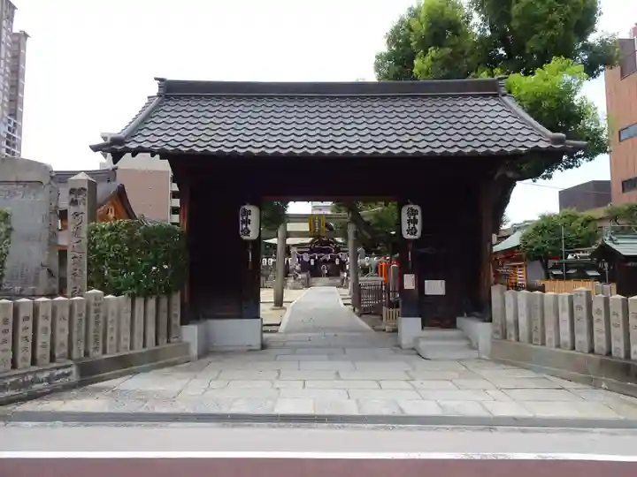 阿遅速雄神社の山門・神門
