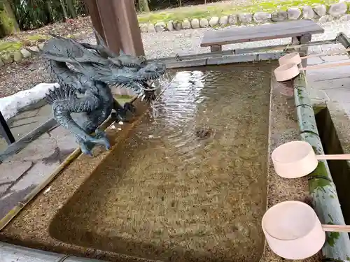 雄山神社前立社壇の手水