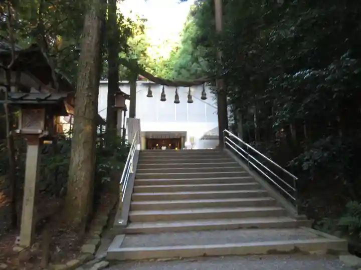 狭井坐大神荒魂神社(狭井神社)の鳥居