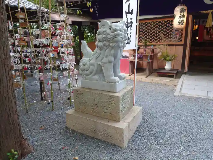 御殿山神社の狛犬