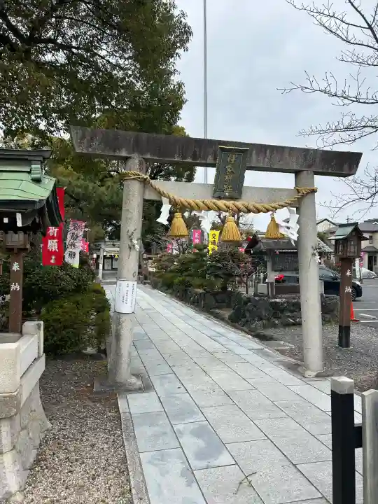 伊奴神社の{uncategorized: "未分類", other: "その他", undefined: "問題あり", building: "その他建物", grave: "お墓", sacred_gate: "鳥居", guardian: "狛犬", statue: "像", buddha: "仏像", history: "歴史", nature: "自然", garden: "庭園", animal: "動物", pagoda: "塔", temizu: "手水舎", mountain_gate: "山門・神門", sanctuary: "本殿・本堂", subordinate: "末社・摂社", art: "芸術", scenery: "景色", jizo: "地蔵", ema: "絵馬", goshuin: "御朱印", omikuji: "おみくじ", items: "授与品その他", amulet: "お守り", goshuincho: "御朱印帳", eats: "食事", festival: "お祭り", votive_dance: "神楽", shichigosan: "七五三参", wedding: "結婚式", experience: "体験その他", initially: "初詣", around: "周辺", anti_infection: "感染症対策"}