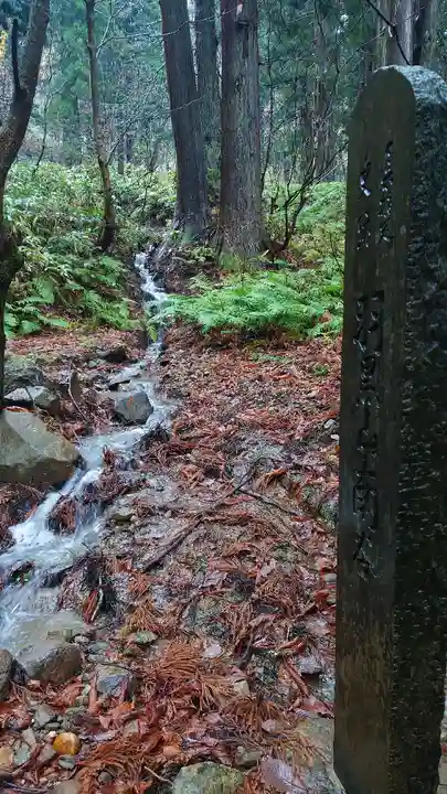 出羽神社(出羽三山神社)~三神合祭殿~の周辺