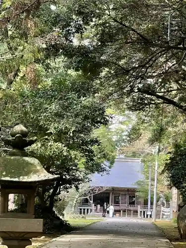 倭文神社の{uncategorized: "未分類", other: "その他", undefined: "問題あり", building: "その他建物", grave: "お墓", sacred_gate: "鳥居", guardian: "狛犬", statue: "像", buddha: "仏像", history: "歴史", nature: "自然", garden: "庭園", animal: "動物", pagoda: "塔", temizu: "手水舎", mountain_gate: "山門・神門", sanctuary: "本殿・本堂", subordinate: "末社・摂社", art: "芸術", scenery: "景色", jizo: "地蔵", ema: "絵馬", goshuin: "御朱印", omikuji: "おみくじ", items: "授与品その他", amulet: "お守り", goshuincho: "御朱印帳", eats: "食事", festival: "お祭り", votive_dance: "神楽", shichigosan: "七五三参", wedding: "結婚式", experience: "体験その他", initially: "初詣", around: "周辺", anti_infection: "感染症対策"}