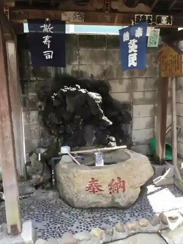 美原不動尊の手水舎