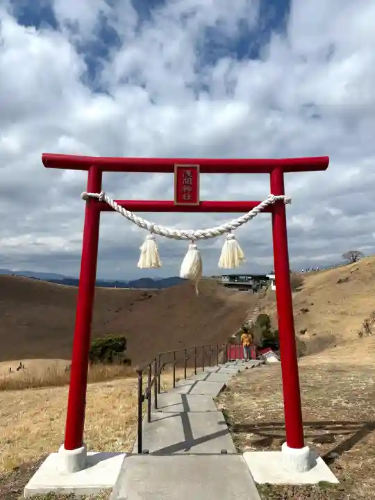 大室山浅間神社の{uncategorized: "未分類", other: "その他", undefined: "問題あり", building: "その他建物", grave: "お墓", sacred_gate: "鳥居", guardian: "狛犬", statue: "像", buddha: "仏像", history: "歴史", nature: "自然", garden: "庭園", animal: "動物", pagoda: "塔", temizu: "手水舎", mountain_gate: "山門・神門", sanctuary: "本殿・本堂", subordinate: "末社・摂社", art: "芸術", scenery: "景色", jizo: "地蔵", ema: "絵馬", goshuin: "御朱印", omikuji: "おみくじ", items: "授与品その他", amulet: "お守り", goshuincho: "御朱印帳", eats: "食事", festival: "お祭り", votive_dance: "神楽", shichigosan: "七五三参", wedding: "結婚式", experience: "体験その他", initially: "初詣", around: "周辺", anti_infection: "感染症対策"}