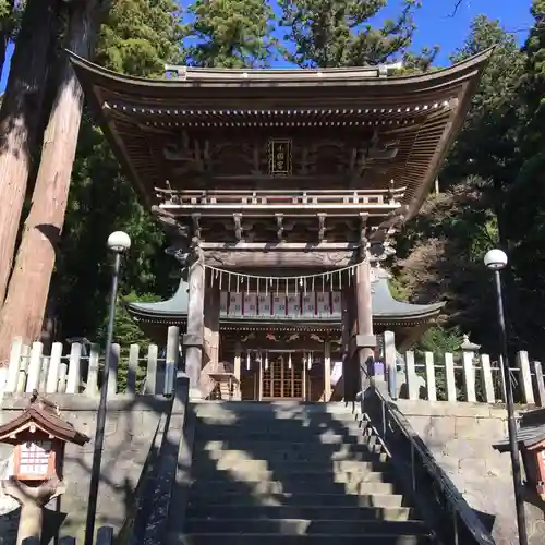 小国両神社の山門