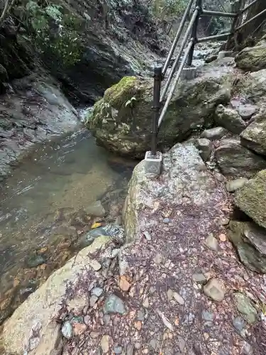 韓竈神社の{uncategorized: "未分類", other: "その他", undefined: "問題あり", building: "その他建物", grave: "お墓", sacred_gate: "鳥居", guardian: "狛犬", statue: "像", buddha: "仏像", history: "歴史", nature: "自然", garden: "庭園", animal: "動物", pagoda: "塔", temizu: "手水舎", mountain_gate: "山門・神門", sanctuary: "本殿・本堂", subordinate: "末社・摂社", art: "芸術", scenery: "景色", jizo: "地蔵", ema: "絵馬", goshuin: "御朱印", omikuji: "おみくじ", items: "授与品その他", amulet: "お守り", goshuincho: "御朱印帳", eats: "食事", festival: "お祭り", votive_dance: "神楽", shichigosan: "七五三参", wedding: "結婚式", experience: "体験その他", initially: "初詣", around: "周辺", anti_infection: "感染症対策"}