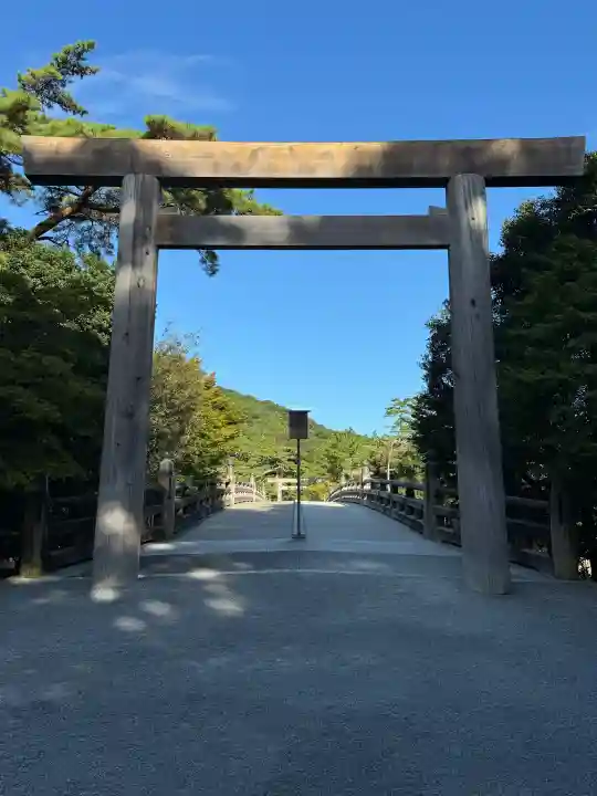 伊勢神宮内宮(皇大神宮)の{uncategorized: "未分類", other: "その他", undefined: "問題あり", building: "その他建物", grave: "お墓", sacred_gate: "鳥居", guardian: "狛犬", statue: "像", buddha: "仏像", history: "歴史", nature: "自然", garden: "庭園", animal: "動物", pagoda: "塔", temizu: "手水舎", mountain_gate: "山門・神門", sanctuary: "本殿・本堂", subordinate: "末社・摂社", art: "芸術", scenery: "景色", jizo: "地蔵", ema: "絵馬", goshuin: "御朱印", omikuji: "おみくじ", items: "授与品その他", amulet: "お守り", goshuincho: "御朱印帳", eats: "食事", festival: "お祭り", votive_dance: "神楽", shichigosan: "七五三参", wedding: "結婚式", experience: "体験その他", initially: "初詣", around: "周辺", anti_infection: "感染症対策"}