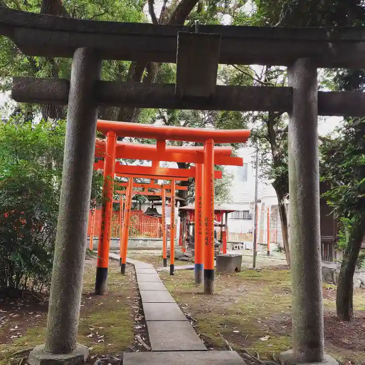 三囲神社の鳥居