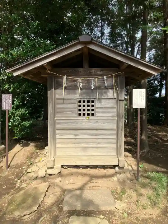 伏木香取神社の{uncategorized: "未分類", other: "その他", undefined: "問題あり", building: "その他建物", grave: "お墓", sacred_gate: "鳥居", guardian: "狛犬", statue: "像", buddha: "仏像", history: "歴史", nature: "自然", garden: "庭園", animal: "動物", pagoda: "塔", temizu: "手水舎", mountain_gate: "山門・神門", sanctuary: "本殿・本堂", subordinate: "末社・摂社", art: "芸術", scenery: "景色", jizo: "地蔵", ema: "絵馬", goshuin: "御朱印", omikuji: "おみくじ", items: "授与品その他", amulet: "お守り", goshuincho: "御朱印帳", eats: "食事", festival: "お祭り", votive_dance: "神楽", shichigosan: "七五三参", wedding: "結婚式", experience: "体験その他", initially: "初詣", around: "周辺", anti_infection: "感染症対策"}
