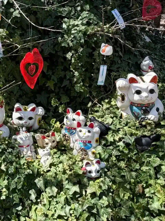 今戸神社の{uncategorized: "未分類", other: "その他", undefined: "問題あり", building: "その他建物", grave: "お墓", sacred_gate: "鳥居", guardian: "狛犬", statue: "像", buddha: "仏像", history: "歴史", nature: "自然", garden: "庭園", animal: "動物", pagoda: "塔", temizu: "手水舎", mountain_gate: "山門・神門", sanctuary: "本殿・本堂", subordinate: "末社・摂社", art: "芸術", scenery: "景色", jizo: "地蔵", ema: "絵馬", goshuin: "御朱印", omikuji: "おみくじ", items: "授与品その他", amulet: "お守り", goshuincho: "御朱印帳", eats: "食事", festival: "お祭り", votive_dance: "神楽", shichigosan: "七五三参", wedding: "結婚式", experience: "体験その他", initially: "初詣", around: "周辺", anti_infection: "感染症対策"}