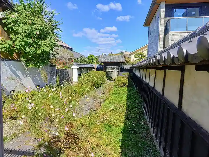 貞寿寺の山門・神門