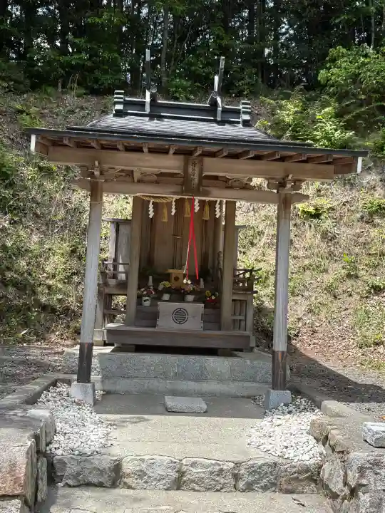サムハラ神社 奥の宮の{uncategorized: "未分類", other: "その他", undefined: "問題あり", building: "その他建物", grave: "お墓", sacred_gate: "鳥居", guardian: "狛犬", statue: "像", buddha: "仏像", history: "歴史", nature: "自然", garden: "庭園", animal: "動物", pagoda: "塔", temizu: "手水舎", mountain_gate: "山門・神門", sanctuary: "本殿・本堂", subordinate: "末社・摂社", art: "芸術", scenery: "景色", jizo: "地蔵", ema: "絵馬", goshuin: "御朱印", omikuji: "おみくじ", items: "授与品その他", amulet: "お守り", goshuincho: "御朱印帳", eats: "食事", festival: "お祭り", votive_dance: "神楽", shichigosan: "七五三参", wedding: "結婚式", experience: "体験その他", initially: "初詣", around: "周辺", anti_infection: "感染症対策"}