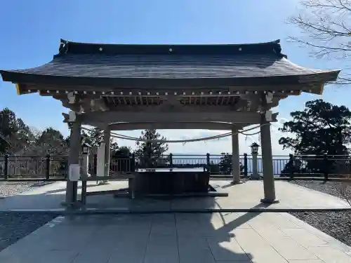 秋葉山本宮 秋葉神社 上社の{uncategorized: "未分類", other: "その他", undefined: "問題あり", building: "その他建物", grave: "お墓", sacred_gate: "鳥居", guardian: "狛犬", statue: "像", buddha: "仏像", history: "歴史", nature: "自然", garden: "庭園", animal: "動物", pagoda: "塔", temizu: "手水舎", mountain_gate: "山門・神門", sanctuary: "本殿・本堂", subordinate: "末社・摂社", art: "芸術", scenery: "景色", jizo: "地蔵", ema: "絵馬", goshuin: "御朱印", omikuji: "おみくじ", items: "授与品その他", amulet: "お守り", goshuincho: "御朱印帳", eats: "食事", festival: "お祭り", votive_dance: "神楽", shichigosan: "七五三参", wedding: "結婚式", experience: "体験その他", initially: "初詣", around: "周辺", anti_infection: "感染症対策"}