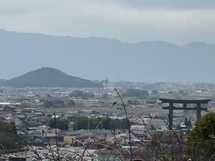 久延彦神社の{uncategorized: "未分類", other: "その他", undefined: "問題あり", building: "その他建物", grave: "お墓", sacred_gate: "鳥居", guardian: "狛犬", statue: "像", buddha: "仏像", history: "歴史", nature: "自然", garden: "庭園", animal: "動物", pagoda: "塔", temizu: "手水舎", mountain_gate: "山門・神門", sanctuary: "本殿・本堂", subordinate: "末社・摂社", art: "芸術", scenery: "景色", jizo: "地蔵", ema: "絵馬", goshuin: "御朱印", omikuji: "おみくじ", items: "授与品その他", amulet: "お守り", goshuincho: "御朱印帳", eats: "食事", festival: "お祭り", votive_dance: "神楽", shichigosan: "七五三参", wedding: "結婚式", experience: "体験その他", initially: "初詣", around: "周辺", anti_infection: "感染症対策"}