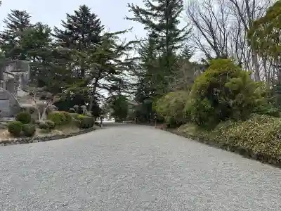 長野縣護國神社の{uncategorized: "未分類", other: "その他", undefined: "問題あり", building: "その他建物", grave: "お墓", sacred_gate: "鳥居", guardian: "狛犬", statue: "像", buddha: "仏像", history: "歴史", nature: "自然", garden: "庭園", animal: "動物", pagoda: "塔", temizu: "手水舎", mountain_gate: "山門・神門", sanctuary: "本殿・本堂", subordinate: "末社・摂社", art: "芸術", scenery: "景色", jizo: "地蔵", ema: "絵馬", goshuin: "御朱印", omikuji: "おみくじ", items: "授与品その他", amulet: "お守り", goshuincho: "御朱印帳", eats: "食事", festival: "お祭り", votive_dance: "神楽", shichigosan: "七五三参", wedding: "結婚式", experience: "体験その他", initially: "初詣", around: "周辺", anti_infection: "感染症対策"}