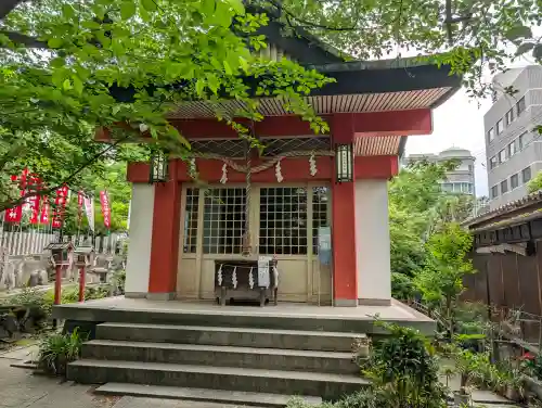 産湯稲荷神社の{uncategorized: "未分類", other: "その他", undefined: "問題あり", building: "その他建物", grave: "お墓", sacred_gate: "鳥居", guardian: "狛犬", statue: "像", buddha: "仏像", history: "歴史", nature: "自然", garden: "庭園", animal: "動物", pagoda: "塔", temizu: "手水舎", mountain_gate: "山門・神門", sanctuary: "本殿・本堂", subordinate: "末社・摂社", art: "芸術", scenery: "景色", jizo: "地蔵", ema: "絵馬", goshuin: "御朱印", omikuji: "おみくじ", items: "授与品その他", amulet: "お守り", goshuincho: "御朱印帳", eats: "食事", festival: "お祭り", votive_dance: "神楽", shichigosan: "七五三参", wedding: "結婚式", experience: "体験その他", initially: "初詣", around: "周辺", anti_infection: "感染症対策"}