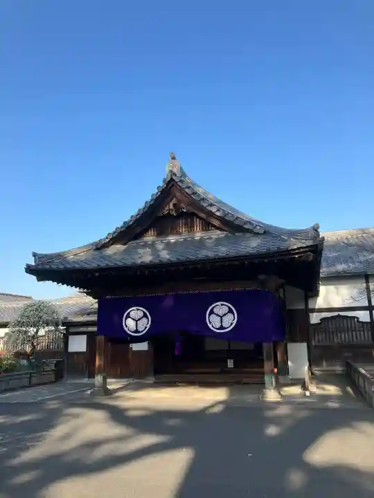 寛永寺(根本中堂)の{uncategorized: "未分類", other: "その他", undefined: "問題あり", building: "その他建物", grave: "お墓", sacred_gate: "鳥居", guardian: "狛犬", statue: "像", buddha: "仏像", history: "歴史", nature: "自然", garden: "庭園", animal: "動物", pagoda: "塔", temizu: "手水舎", mountain_gate: "山門・神門", sanctuary: "本殿・本堂", subordinate: "末社・摂社", art: "芸術", scenery: "景色", jizo: "地蔵", ema: "絵馬", goshuin: "御朱印", omikuji: "おみくじ", items: "授与品その他", amulet: "お守り", goshuincho: "御朱印帳", eats: "食事", festival: "お祭り", votive_dance: "神楽", shichigosan: "七五三参", wedding: "結婚式", experience: "体験その他", initially: "初詣", around: "周辺", anti_infection: "感染症対策"}