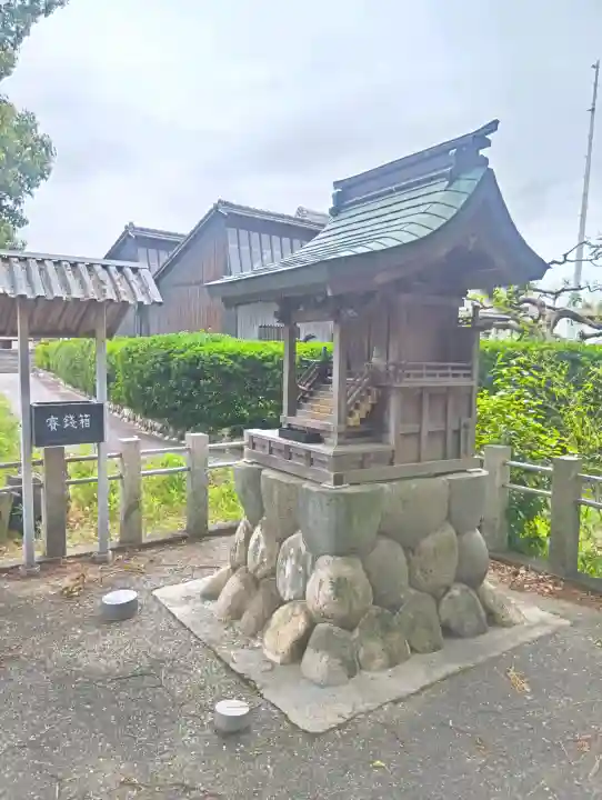 高桑八幡神社の{uncategorized: "未分類", other: "その他", undefined: "問題あり", building: "その他建物", grave: "お墓", sacred_gate: "鳥居", guardian: "狛犬", statue: "像", buddha: "仏像", history: "歴史", nature: "自然", garden: "庭園", animal: "動物", pagoda: "塔", temizu: "手水舎", mountain_gate: "山門・神門", sanctuary: "本殿・本堂", subordinate: "末社・摂社", art: "芸術", scenery: "景色", jizo: "地蔵", ema: "絵馬", goshuin: "御朱印", omikuji: "おみくじ", items: "授与品その他", amulet: "お守り", goshuincho: "御朱印帳", eats: "食事", festival: "お祭り", votive_dance: "神楽", shichigosan: "七五三参", wedding: "結婚式", experience: "体験その他", initially: "初詣", around: "周辺", anti_infection: "感染症対策"}