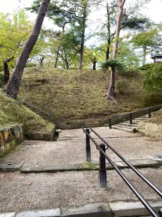 八幡秋田神社の周辺