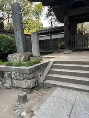 極楽寺（霊鷲山感應院極楽律寺）の山門・神門