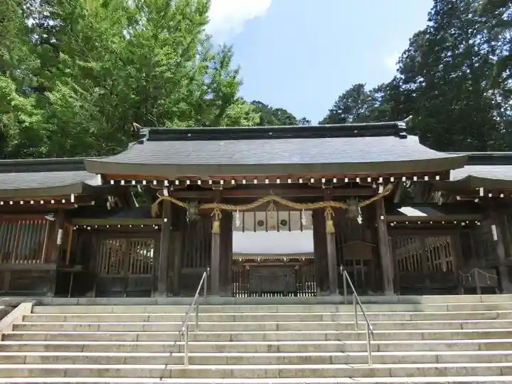 飛驒一宮水無神社の山門・神門