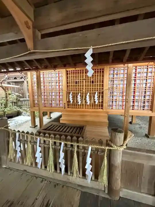 諏訪大社の{uncategorized: "未分類", other: "その他", undefined: "問題あり", building: "その他建物", grave: "お墓", sacred_gate: "鳥居", guardian: "狛犬", statue: "像", buddha: "仏像", history: "歴史", nature: "自然", garden: "庭園", animal: "動物", pagoda: "塔", temizu: "手水舎", mountain_gate: "山門・神門", sanctuary: "本殿・本堂", subordinate: "末社・摂社", art: "芸術", scenery: "景色", jizo: "地蔵", ema: "絵馬", goshuin: "御朱印", omikuji: "おみくじ", items: "授与品その他", amulet: "お守り", goshuincho: "御朱印帳", eats: "食事", festival: "お祭り", votive_dance: "神楽", shichigosan: "七五三参", wedding: "結婚式", experience: "体験その他", initially: "初詣", around: "周辺", anti_infection: "感染症対策"}