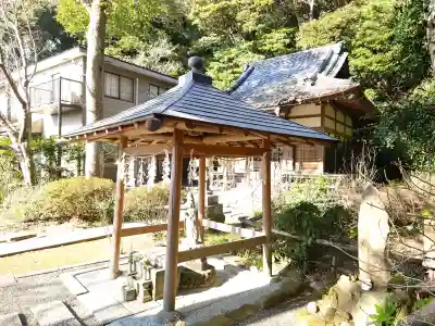 蛇苦止明神（蛇苦止堂）の{uncategorized: "未分類", other: "その他", undefined: "問題あり", building: "その他建物", grave: "お墓", sacred_gate: "鳥居", guardian: "狛犬", statue: "像", buddha: "仏像", history: "歴史", nature: "自然", garden: "庭園", animal: "動物", pagoda: "塔", temizu: "手水舎", mountain_gate: "山門・神門", sanctuary: "本殿・本堂", subordinate: "末社・摂社", art: "芸術", scenery: "景色", jizo: "地蔵", ema: "絵馬", goshuin: "御朱印", omikuji: "おみくじ", items: "授与品その他", amulet: "お守り", goshuincho: "御朱印帳", eats: "食事", festival: "お祭り", votive_dance: "神楽", shichigosan: "七五三参", wedding: "結婚式", experience: "体験その他", initially: "初詣", around: "周辺", anti_infection: "感染症対策"}