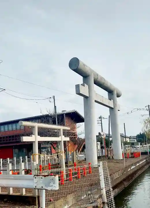 息栖神社の{uncategorized: "未分類", other: "その他", undefined: "問題あり", building: "その他建物", grave: "お墓", sacred_gate: "鳥居", guardian: "狛犬", statue: "像", buddha: "仏像", history: "歴史", nature: "自然", garden: "庭園", animal: "動物", pagoda: "塔", temizu: "手水舎", mountain_gate: "山門・神門", sanctuary: "本殿・本堂", subordinate: "末社・摂社", art: "芸術", scenery: "景色", jizo: "地蔵", ema: "絵馬", goshuin: "御朱印", omikuji: "おみくじ", items: "授与品その他", amulet: "お守り", goshuincho: "御朱印帳", eats: "食事", festival: "お祭り", votive_dance: "神楽", shichigosan: "七五三参", wedding: "結婚式", experience: "体験その他", initially: "初詣", around: "周辺", anti_infection: "感染症対策"}