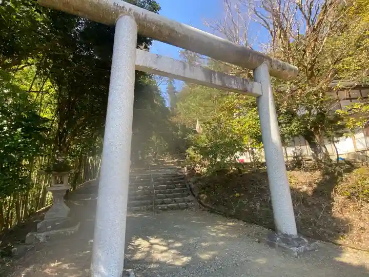 元伊勢内宮 皇大神社の{uncategorized: "未分類", other: "その他", undefined: "問題あり", building: "その他建物", grave: "お墓", sacred_gate: "鳥居", guardian: "狛犬", statue: "像", buddha: "仏像", history: "歴史", nature: "自然", garden: "庭園", animal: "動物", pagoda: "塔", temizu: "手水舎", mountain_gate: "山門・神門", sanctuary: "本殿・本堂", subordinate: "末社・摂社", art: "芸術", scenery: "景色", jizo: "地蔵", ema: "絵馬", goshuin: "御朱印", omikuji: "おみくじ", items: "授与品その他", amulet: "お守り", goshuincho: "御朱印帳", eats: "食事", festival: "お祭り", votive_dance: "神楽", shichigosan: "七五三参", wedding: "結婚式", experience: "体験その他", initially: "初詣", around: "周辺", anti_infection: "感染症対策"}