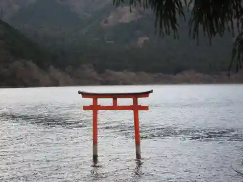 九頭龍神社本宮の鳥居