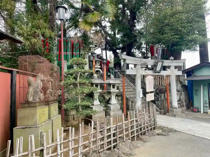 咤枳尼天堂 (出世稲荷)の{uncategorized: "未分類", other: "その他", undefined: "問題あり", building: "その他建物", grave: "お墓", sacred_gate: "鳥居", guardian: "狛犬", statue: "像", buddha: "仏像", history: "歴史", nature: "自然", garden: "庭園", animal: "動物", pagoda: "塔", temizu: "手水舎", mountain_gate: "山門・神門", sanctuary: "本殿・本堂", subordinate: "末社・摂社", art: "芸術", scenery: "景色", jizo: "地蔵", ema: "絵馬", goshuin: "御朱印", omikuji: "おみくじ", items: "授与品その他", amulet: "お守り", goshuincho: "御朱印帳", eats: "食事", festival: "お祭り", votive_dance: "神楽", shichigosan: "七五三参", wedding: "結婚式", experience: "体験その他", initially: "初詣", around: "周辺", anti_infection: "感染症対策"}