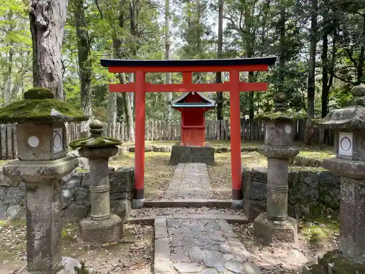 歌泉堂(春日大社神苑萬葉植物園内鎮座)(奈良県)