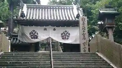 宝山寺の山門・神門