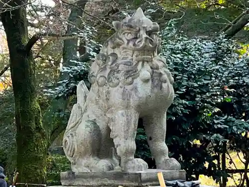 高岡市護国神社の狛犬