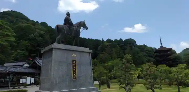 瑠璃光寺の像