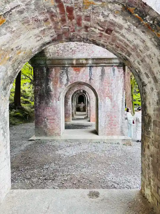 南禅寺の{uncategorized: "未分類", other: "その他", undefined: "問題あり", building: "その他建物", grave: "お墓", sacred_gate: "鳥居", guardian: "狛犬", statue: "像", buddha: "仏像", history: "歴史", nature: "自然", garden: "庭園", animal: "動物", pagoda: "塔", temizu: "手水舎", mountain_gate: "山門・神門", sanctuary: "本殿・本堂", subordinate: "末社・摂社", art: "芸術", scenery: "景色", jizo: "地蔵", ema: "絵馬", goshuin: "御朱印", omikuji: "おみくじ", items: "授与品その他", amulet: "お守り", goshuincho: "御朱印帳", eats: "食事", festival: "お祭り", votive_dance: "神楽", shichigosan: "七五三参", wedding: "結婚式", experience: "体験その他", initially: "初詣", around: "周辺", anti_infection: "感染症対策"}