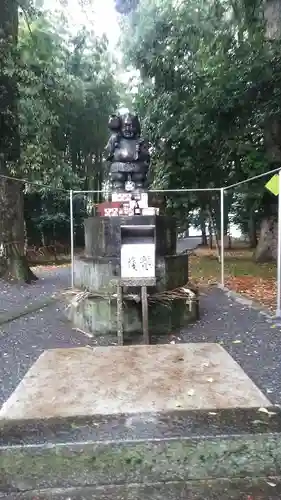 大己貴神社の像