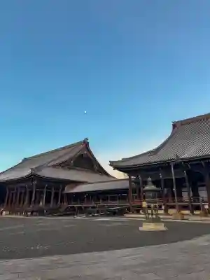 本願寺（西本願寺）の{uncategorized: "未分類", other: "その他", undefined: "問題あり", building: "その他建物", grave: "お墓", sacred_gate: "鳥居", guardian: "狛犬", statue: "像", buddha: "仏像", history: "歴史", nature: "自然", garden: "庭園", animal: "動物", pagoda: "塔", temizu: "手水舎", mountain_gate: "山門・神門", sanctuary: "本殿・本堂", subordinate: "末社・摂社", art: "芸術", scenery: "景色", jizo: "地蔵", ema: "絵馬", goshuin: "御朱印", omikuji: "おみくじ", items: "授与品その他", amulet: "お守り", goshuincho: "御朱印帳", eats: "食事", festival: "お祭り", votive_dance: "神楽", shichigosan: "七五三参", wedding: "結婚式", experience: "体験その他", initially: "初詣", around: "周辺", anti_infection: "感染症対策"}