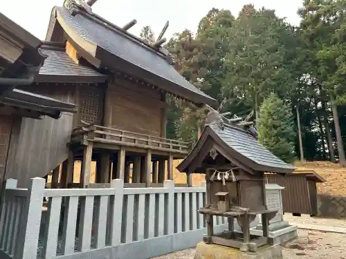 鷹日神社の{uncategorized: "未分類", other: "その他", undefined: "問題あり", building: "その他建物", grave: "お墓", sacred_gate: "鳥居", guardian: "狛犬", statue: "像", buddha: "仏像", history: "歴史", nature: "自然", garden: "庭園", animal: "動物", pagoda: "塔", temizu: "手水舎", mountain_gate: "山門・神門", sanctuary: "本殿・本堂", subordinate: "末社・摂社", art: "芸術", scenery: "景色", jizo: "地蔵", ema: "絵馬", goshuin: "御朱印", omikuji: "おみくじ", items: "授与品その他", amulet: "お守り", goshuincho: "御朱印帳", eats: "食事", festival: "お祭り", votive_dance: "神楽", shichigosan: "七五三参", wedding: "結婚式", experience: "体験その他", initially: "初詣", around: "周辺", anti_infection: "感染症対策"}
