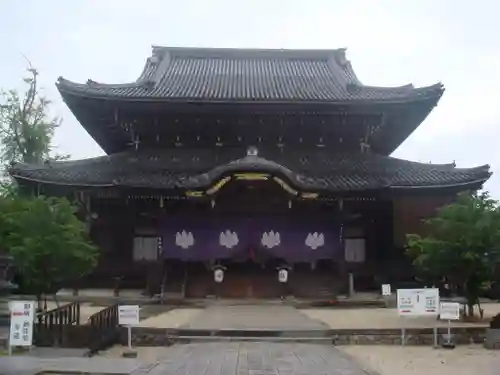 本山専修寺の本殿・本堂