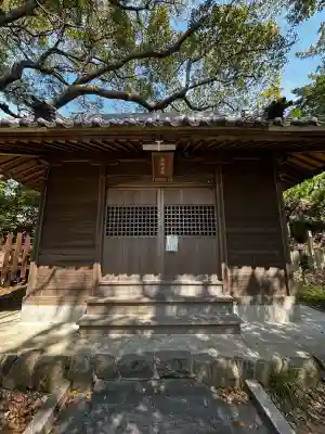 御鍬神社の{uncategorized: "未分類", other: "その他", undefined: "問題あり", building: "その他建物", grave: "お墓", sacred_gate: "鳥居", guardian: "狛犬", statue: "像", buddha: "仏像", history: "歴史", nature: "自然", garden: "庭園", animal: "動物", pagoda: "塔", temizu: "手水舎", mountain_gate: "山門・神門", sanctuary: "本殿・本堂", subordinate: "末社・摂社", art: "芸術", scenery: "景色", jizo: "地蔵", ema: "絵馬", goshuin: "御朱印", omikuji: "おみくじ", items: "授与品その他", amulet: "お守り", goshuincho: "御朱印帳", eats: "食事", festival: "お祭り", votive_dance: "神楽", shichigosan: "七五三参", wedding: "結婚式", experience: "体験その他", initially: "初詣", around: "周辺", anti_infection: "感染症対策"}