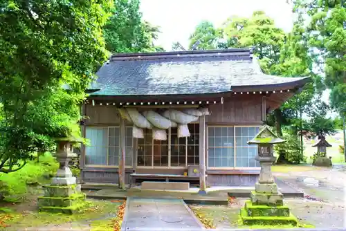 毛社神社の本殿