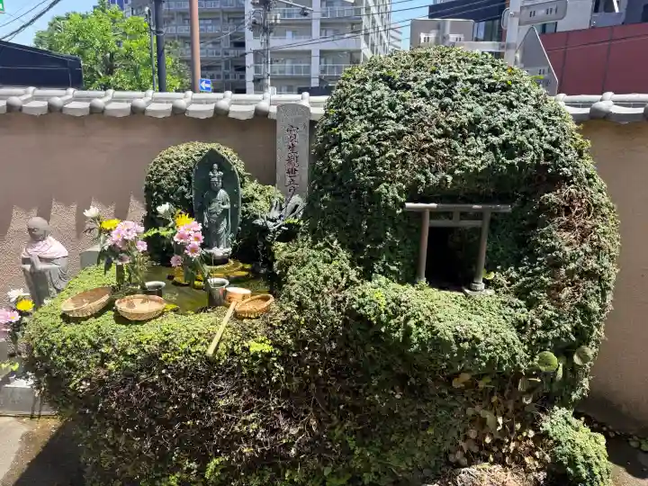神楽坂安養寺の{uncategorized: "未分類", other: "その他", undefined: "問題あり", building: "その他建物", grave: "お墓", sacred_gate: "鳥居", guardian: "狛犬", statue: "像", buddha: "仏像", history: "歴史", nature: "自然", garden: "庭園", animal: "動物", pagoda: "塔", temizu: "手水舎", mountain_gate: "山門・神門", sanctuary: "本殿・本堂", subordinate: "末社・摂社", art: "芸術", scenery: "景色", jizo: "地蔵", ema: "絵馬", goshuin: "御朱印", omikuji: "おみくじ", items: "授与品その他", amulet: "お守り", goshuincho: "御朱印帳", eats: "食事", festival: "お祭り", votive_dance: "神楽", shichigosan: "七五三参", wedding: "結婚式", experience: "体験その他", initially: "初詣", around: "周辺", anti_infection: "感染症対策"}