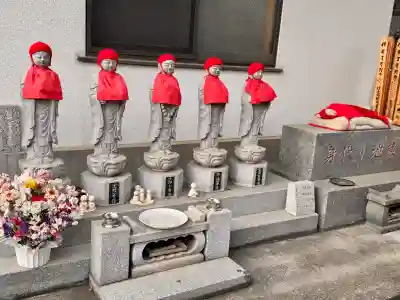 自性院の{uncategorized: "未分類", other: "その他", undefined: "問題あり", building: "その他建物", grave: "お墓", sacred_gate: "鳥居", guardian: "狛犬", statue: "像", buddha: "仏像", history: "歴史", nature: "自然", garden: "庭園", animal: "動物", pagoda: "塔", temizu: "手水舎", mountain_gate: "山門・神門", sanctuary: "本殿・本堂", subordinate: "末社・摂社", art: "芸術", scenery: "景色", jizo: "地蔵", ema: "絵馬", goshuin: "御朱印", omikuji: "おみくじ", items: "授与品その他", amulet: "お守り", goshuincho: "御朱印帳", eats: "食事", festival: "お祭り", votive_dance: "神楽", shichigosan: "七五三参", wedding: "結婚式", experience: "体験その他", initially: "初詣", around: "周辺", anti_infection: "感染症対策"}