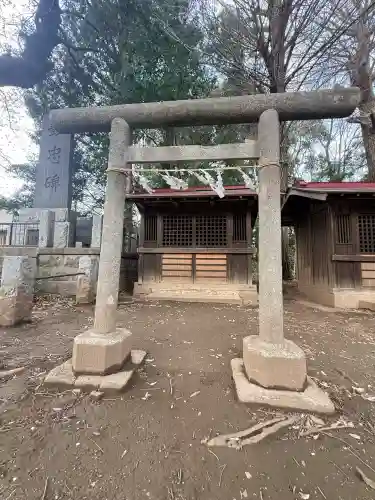 氷川神社の{uncategorized: "未分類", other: "その他", undefined: "問題あり", building: "その他建物", grave: "お墓", sacred_gate: "鳥居", guardian: "狛犬", statue: "像", buddha: "仏像", history: "歴史", nature: "自然", garden: "庭園", animal: "動物", pagoda: "塔", temizu: "手水舎", mountain_gate: "山門・神門", sanctuary: "本殿・本堂", subordinate: "末社・摂社", art: "芸術", scenery: "景色", jizo: "地蔵", ema: "絵馬", goshuin: "御朱印", omikuji: "おみくじ", items: "授与品その他", amulet: "お守り", goshuincho: "御朱印帳", eats: "食事", festival: "お祭り", votive_dance: "神楽", shichigosan: "七五三参", wedding: "結婚式", experience: "体験その他", initially: "初詣", around: "周辺", anti_infection: "感染症対策"}