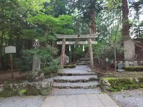 大塚丘の鳥居