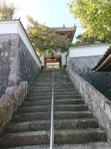 宗徳院の山門